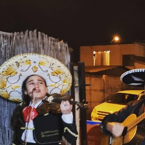 Violinista mariachi durante una presentación